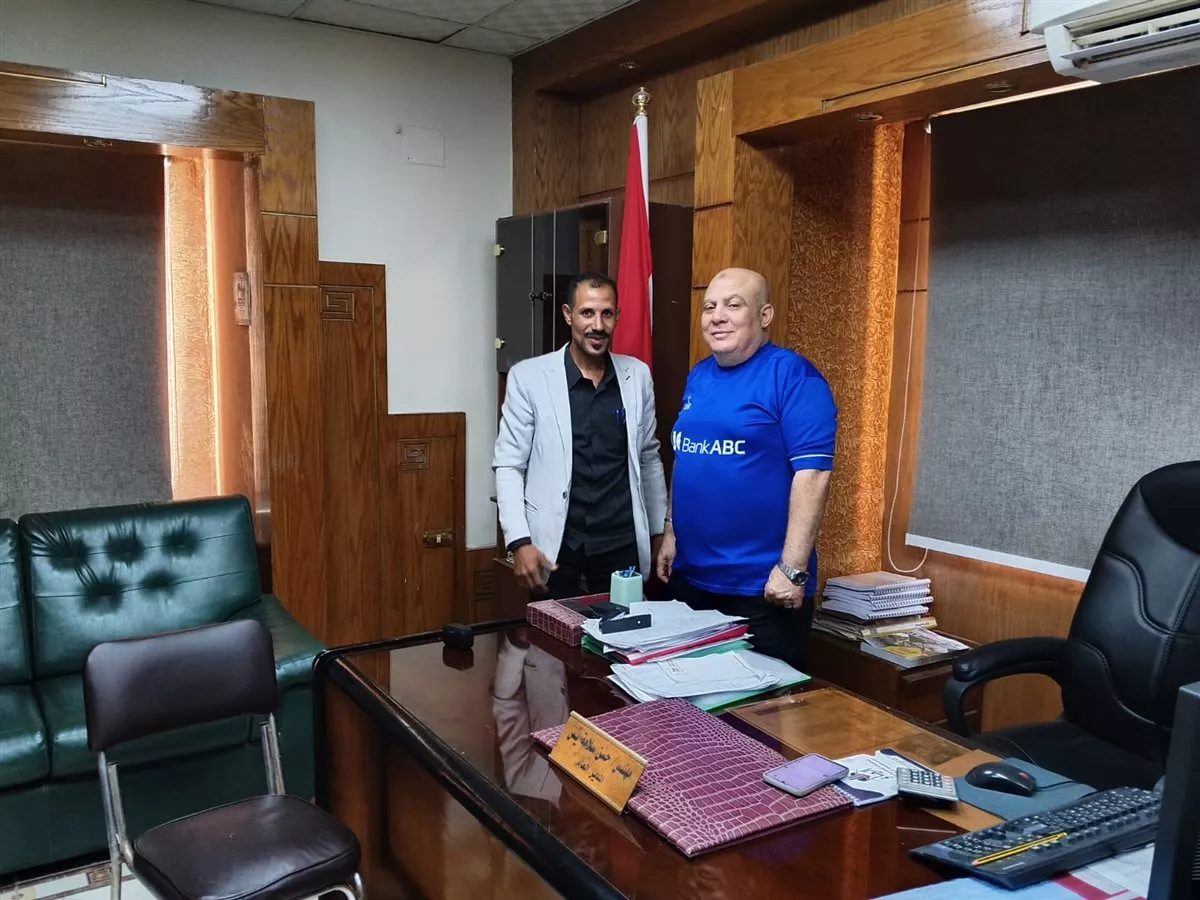 المهندس حسن سلامة مع أحمد سالم في جانب من الحوار