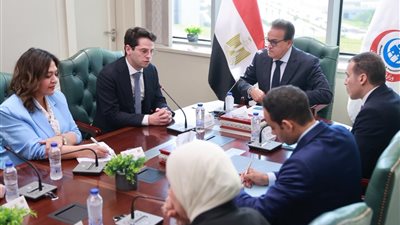 وزير الصحة يبحث مع «إيرباص هليكوبترز» تطوير منظومة الإسعاف الجوي في مصر