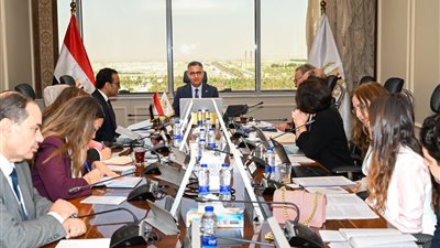 وزير التموين يبحث مع بنك الاستثمار الأوروبي تمويل مركز لوجيستي عملاق للحبوب وتعزيز الأمن الغذائي