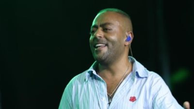 تامر عاشور يعود بألبوم جديد ويستعد للغناء في حفل خيري