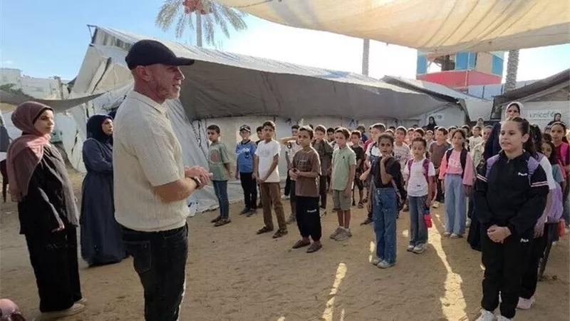وسط الخيام والدمار.. طلاب غزة يبدأون اليوم العام الدراسي الجديد