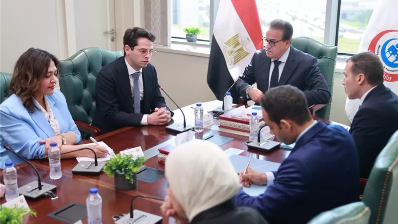 وزير الصحة يبحث مع «إيرباص هليكوبترز» تطوير منظومة الإسعاف الجوي في مصر