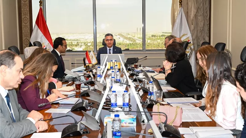 وزير التموين يبحث مع بنك الاستثمار الأوروبي تمويل مركز لوجيستي عملاق للحبوب وتعزيز الأمن الغذائي