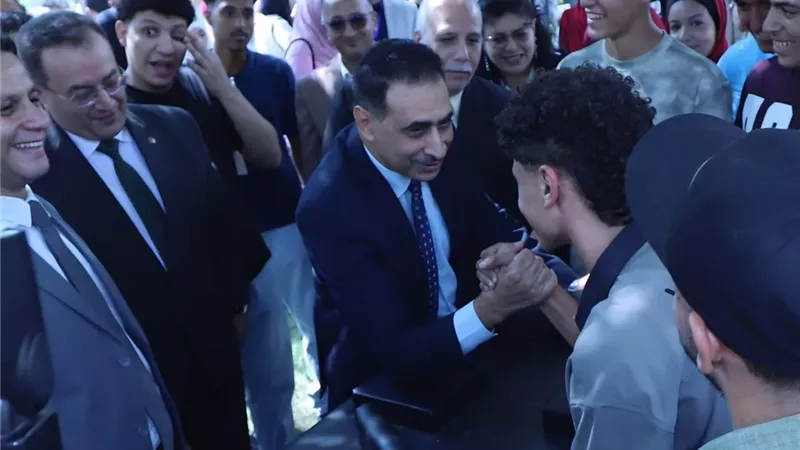 رئيس جامعة القاهرة: التواصل المباشر مع الطلاب يساعدهم على اكتشاف الفرص التعليمية المتاحة لهم