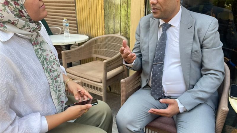 دفاع مضيفة الطيران
