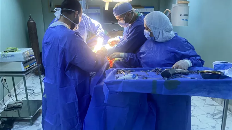 9 تدخلات ناجحة داخل غرف عمليات المنزلة العام.. خدمات جراحية متنوعة للمرضى