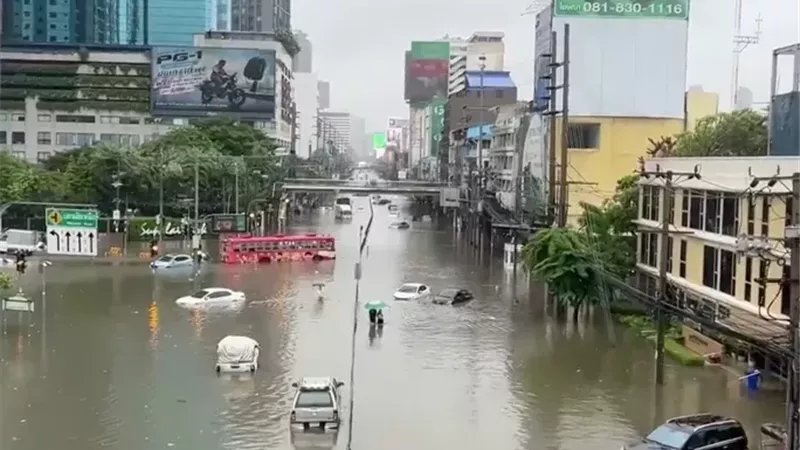 الأمطار تغرق شوارع