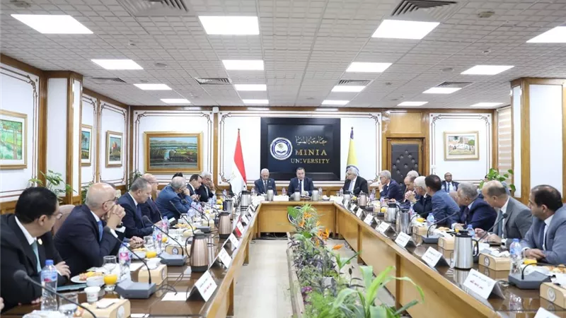 وزير التعليم العالي يوجه بتنفيذ الأنشطة الطلابية وتعزيز دورها في بناء شخصية الطالب 