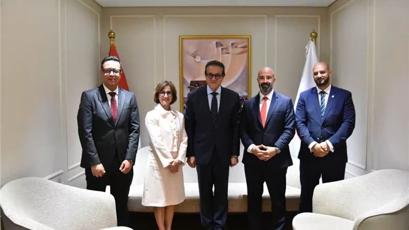 وزير الصحة يبحث مع «فيليبس» توطين صناعة الأجهزة الطبية بمصر