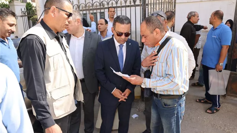محافظ المنوفية للسائقين: أي طلبات أنا عنيا ليكم.. لكن زيادة الأجرة بيني وبينك القانون