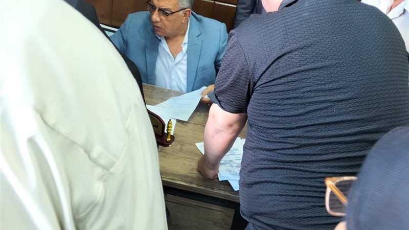 مرزوق يستمع لشكاوى