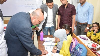من الفصول إلى سجلات التقييم.. وكيل تعليم سوهاج يرصد انتظام الدراسة بساقلته