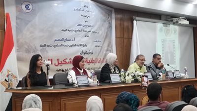 شريف منير وكارولين عزمي في ندوة بإعلام القاهرة حول دور الدراما الوطنية في تشكيل الوعي