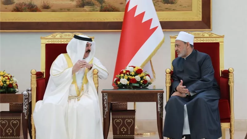 ملك البحرين يوجه رسالة شكر إلى شيخ الأزهر