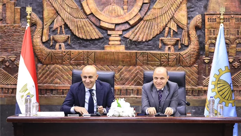 وزير التعليم ومحافظ الغربية يبحثان انتظام الدراسة ويشددان على الانضباط داخل المدارس