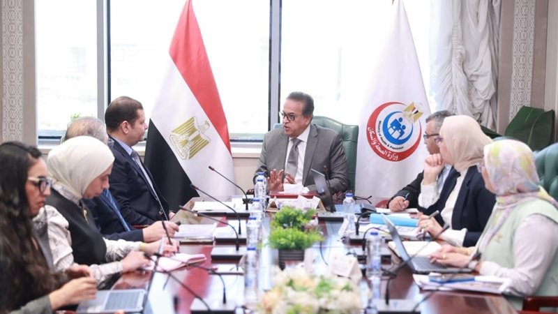 اجتماع وزير الصحة