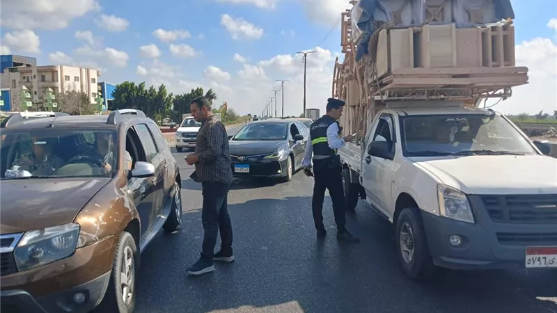 محافظ الدقهلية يقود حملة مكبرة لضبط المخالفات والكشف عن تعاطي المخدرات بين السائقين