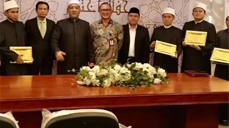 أكاديمية الأزهر العالمية تختتم دورة «تنمية المهارات الدعوية» لـ50 من الخريجين بإندونيسيا
