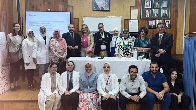 قصر العيني يعزز التوعية بالكشف المبكر عن سرطان الثدي خلال أكتوبر الوردي