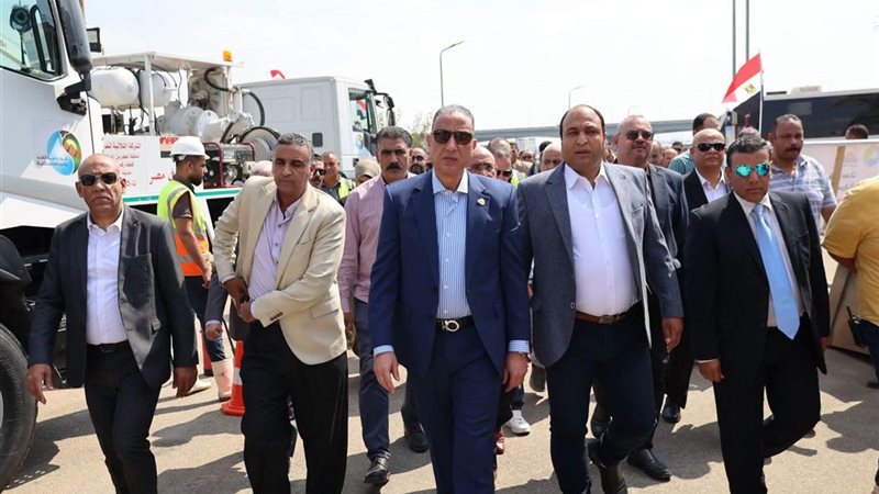 محافظ الجيزة أثناء