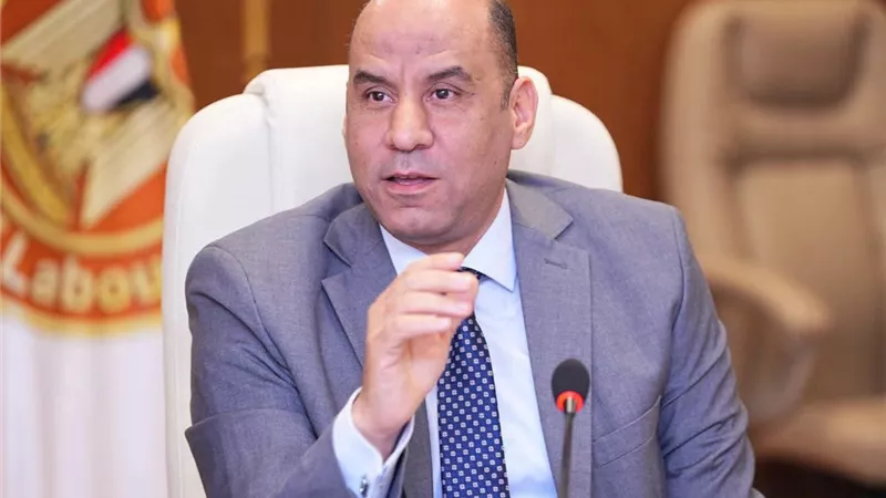 وزارة العمل تطرح 2539 وظيفة جديدة في 11 محافظة