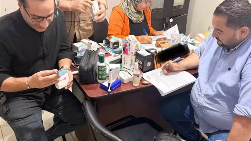 غلق 135 منشأة والاشتباه في انتحال شخص صفة استشاري عظام