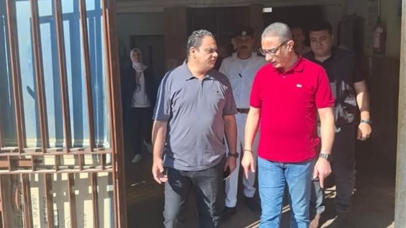 محافظ الجيزة أثناء