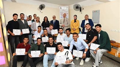 ورش صيفية وتكريم رواد الأعمال في كلية التجارة بجامعة أسيوط