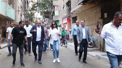نائب محافظ الجيزة تتفقد أعمال التطوير والرصف بحي الطالبية والعمرانية