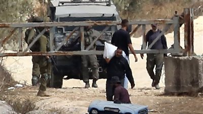 بعد الإدانات الدولية.. قوات الاحتلال تعتقل مستوطنين هاجموا مصورة أمريكية ودبلوماسيين بالضفة الغربية