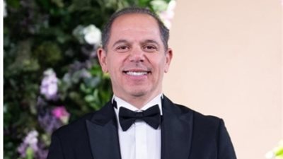 رامي إمام يحسم الجدل حول فيلم وثائقي عن الزعيم عادل إمام