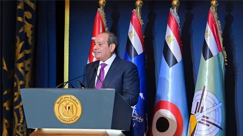السيسي: الشرطة والقوات المسلحة جناحا الأمن القومي المصري.. ومحاولات تشويههما تستهدف مصر
