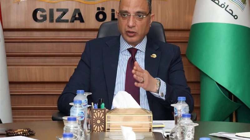 الجيزة تسقط مسؤولاً