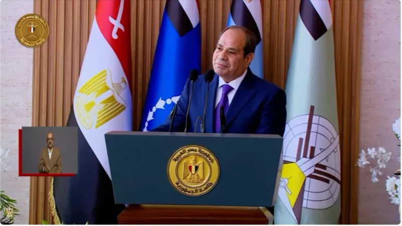 الرئيس السيسي: الدستور حدد دور القوات المسلحة في حماية الديمقراطية والمقومات الأساسية للدولة