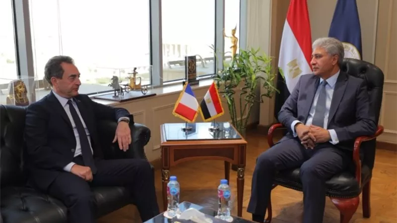 وزير السياحة يبحث مع سفير فرنسا سُبل التعاون بمجالي السياحة والآثار