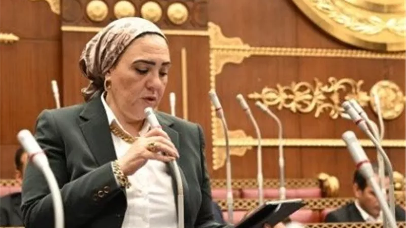 مناهج الابتدائي صعبة لدرجة أن الأسرة تحتاج إلى «دكتورة» لمساعدة الأطفال.. نائبة تفجر مفاجأة