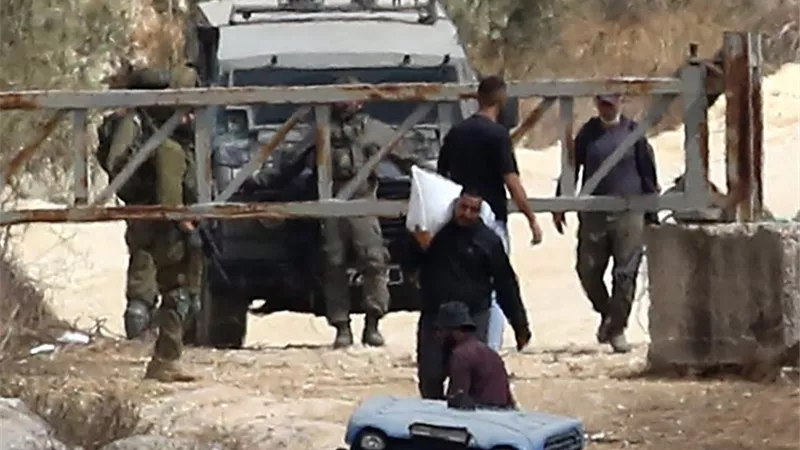 بعد الإدانات الدولية.. قوات الاحتلال تعتقل مستوطنين هاجموا مصورة أمريكية ودبلوماسيين بالضفة الغربية