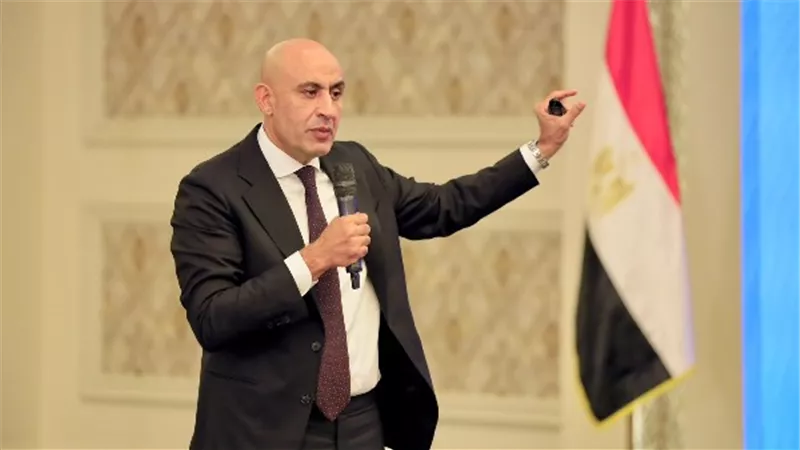 ممثل المدارس الدولية يطالب بإعفاء العربي والتاريخ من المجموع.. ووزير التعليم يرد