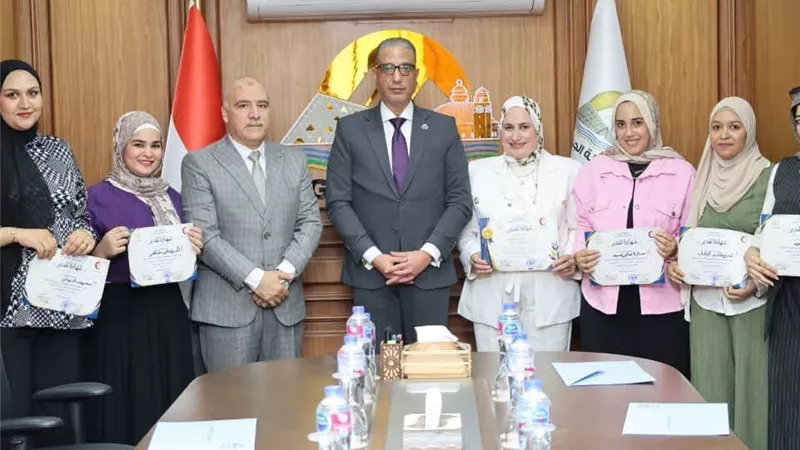 لأمانتهن..  محافظ الجيزة يكرم فريق تمريض مستشفى الحوامدية العام 