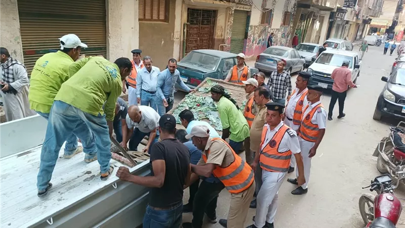 محافظ سوهاج يوجه بحملات مكثفة لإزالة التعديات وفتح الطرق أمام المواطنين