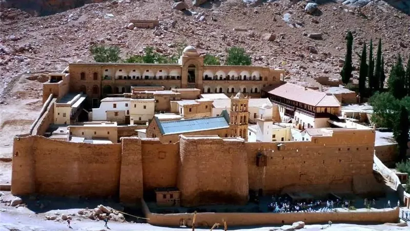وزير الخارجية يرحب بموافقة مطران دير سانت كاترين على عقد الدير والأراضي المحيطة به