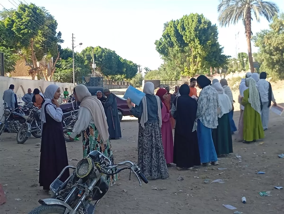 طالبات الازهر اثناء التقديم على معهد التمريض&nbsp;