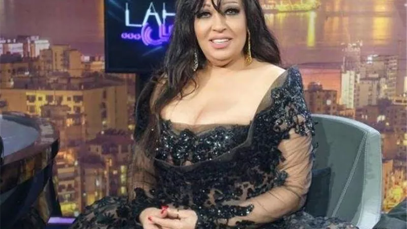 بالفيديو.. فيفي عبده بالساحل الشمالي: «أنا هنا بحرق جامد جداً»