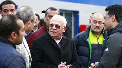 محافظ بورسعيد يتفقد المدينة الرياضية ويشيد بالجهاز الفني للمصري