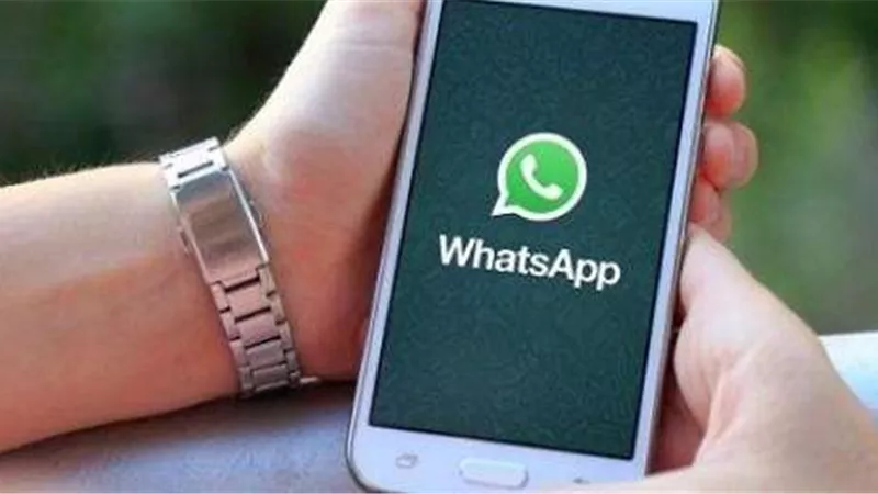 طبيب يرفع دعوى ضد مدير ”واتس آب” لإضافته في جروب تافه