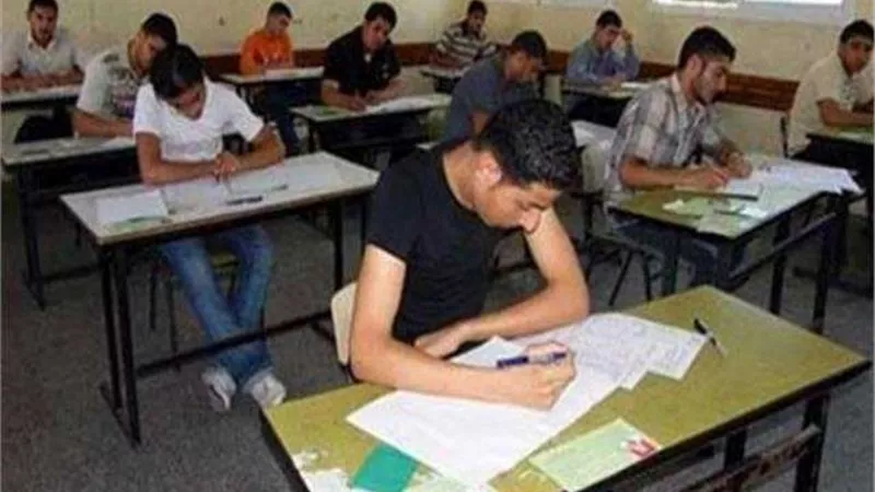 طلاب الثانوية العامة يؤدون ”اللغة الأجنبية الثانية” و”التربية الوطنية”