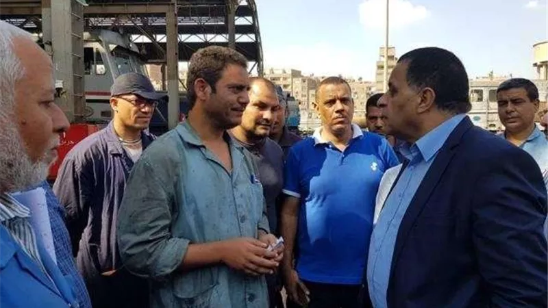 بالتفاصيل..  جولة رئيس هيئة السكة الحديد لورش الجرارات