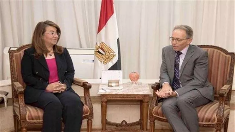 غادة والي تستعرض جهود وزارة التضامن مع سفير أستراليا بالقاهرة