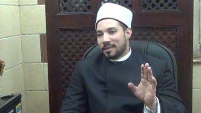عبدالله رشدي: نشر الفتاة صورها على السوشيال ميديا بدون حجاب حرام شرعًا