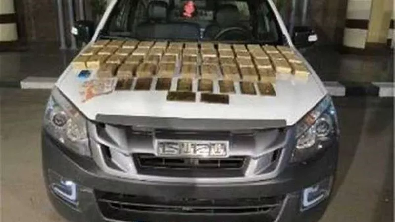 العثور على سيارة بالطريق الإقليمي بداخلها 8 طرب حشيش